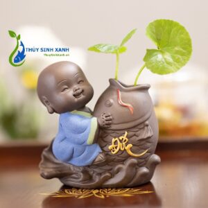 Tượng chú tiểu trồng cây